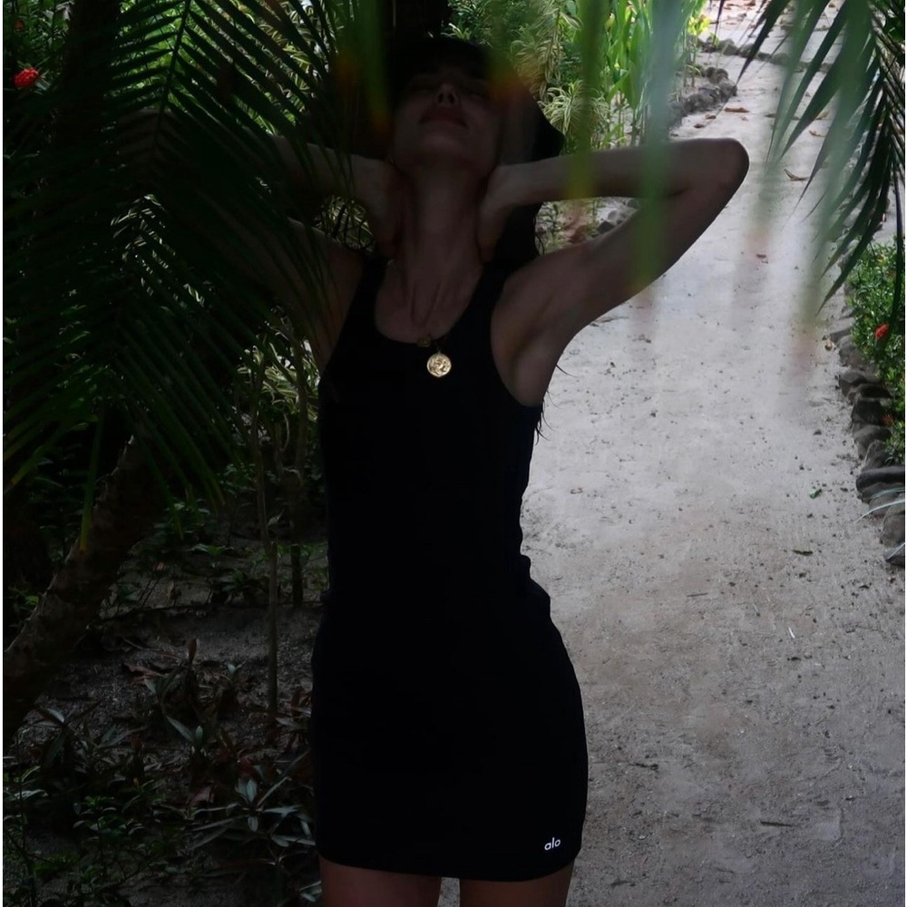 Alo Yoga Goddess Ribbed go to dress